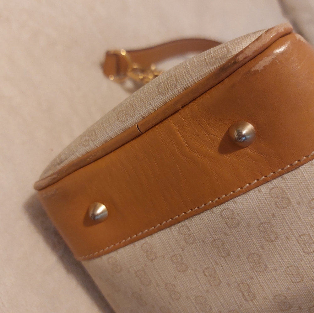 Authentic Vintage Gucci Body Bag - Picture 7 of 14